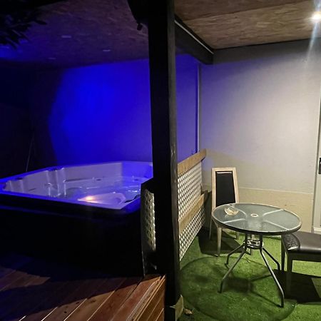 Le gîte du cavalier au cœur de la Forêt/jacuzzi Dole Extérieur photo